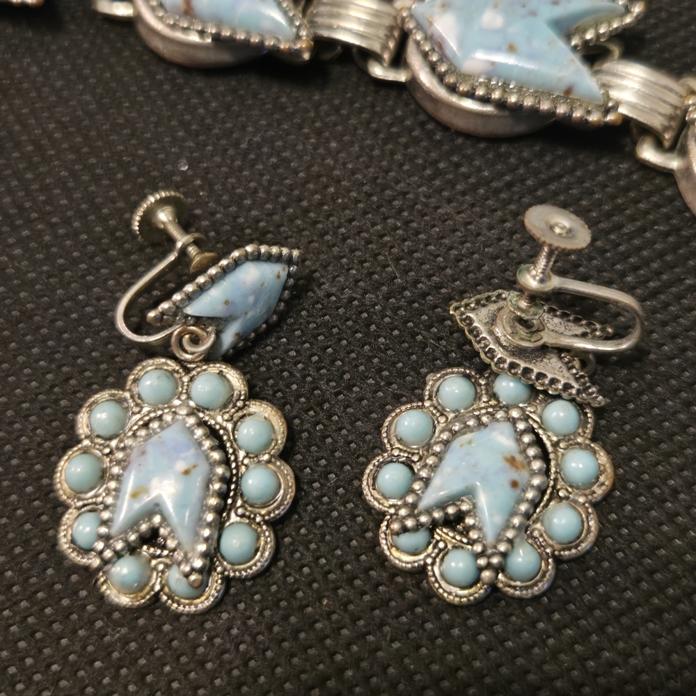 Elegant Silver and Blue Jewelry Set - Picture 6 of 7